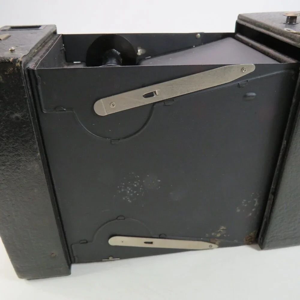 Kodak No. 2A Brownie, Model B Camera w wear, handle missing